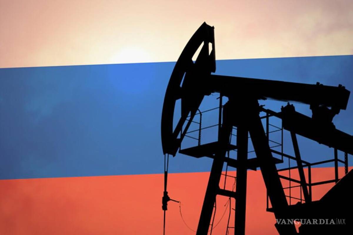 Rusia anuncia que recortará producción petrolera, crudo sube más de 2%