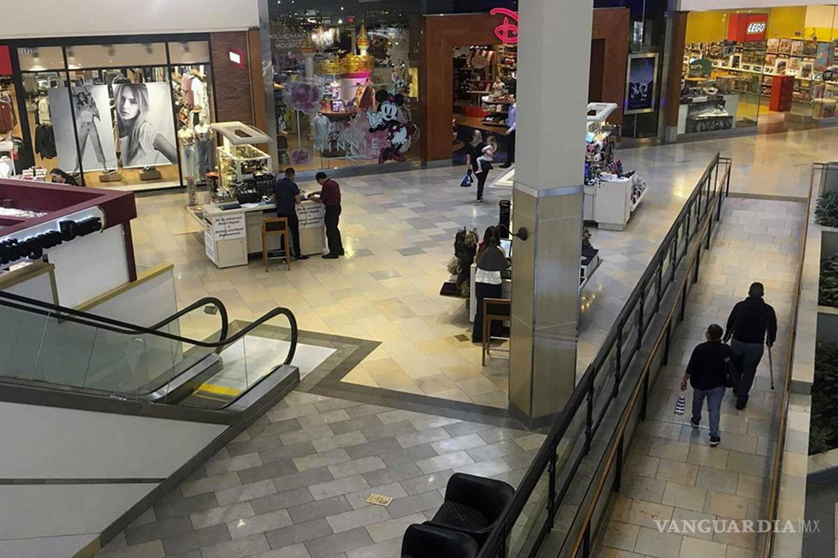Sospechosa por Covid-19 se pasea por centro comercial de Texas, declaran estado de emergencia