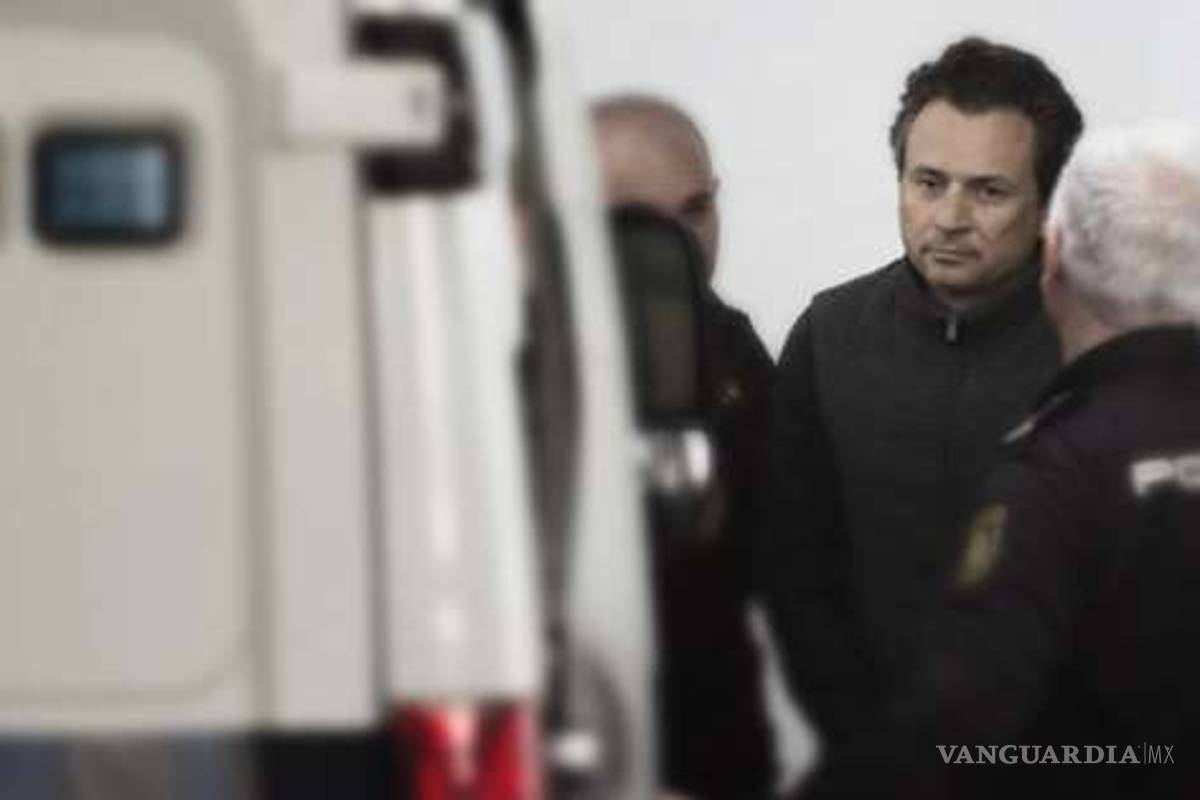 Lozoya tenía cajas fuertes con dinero para sobornar legisladores: Loret