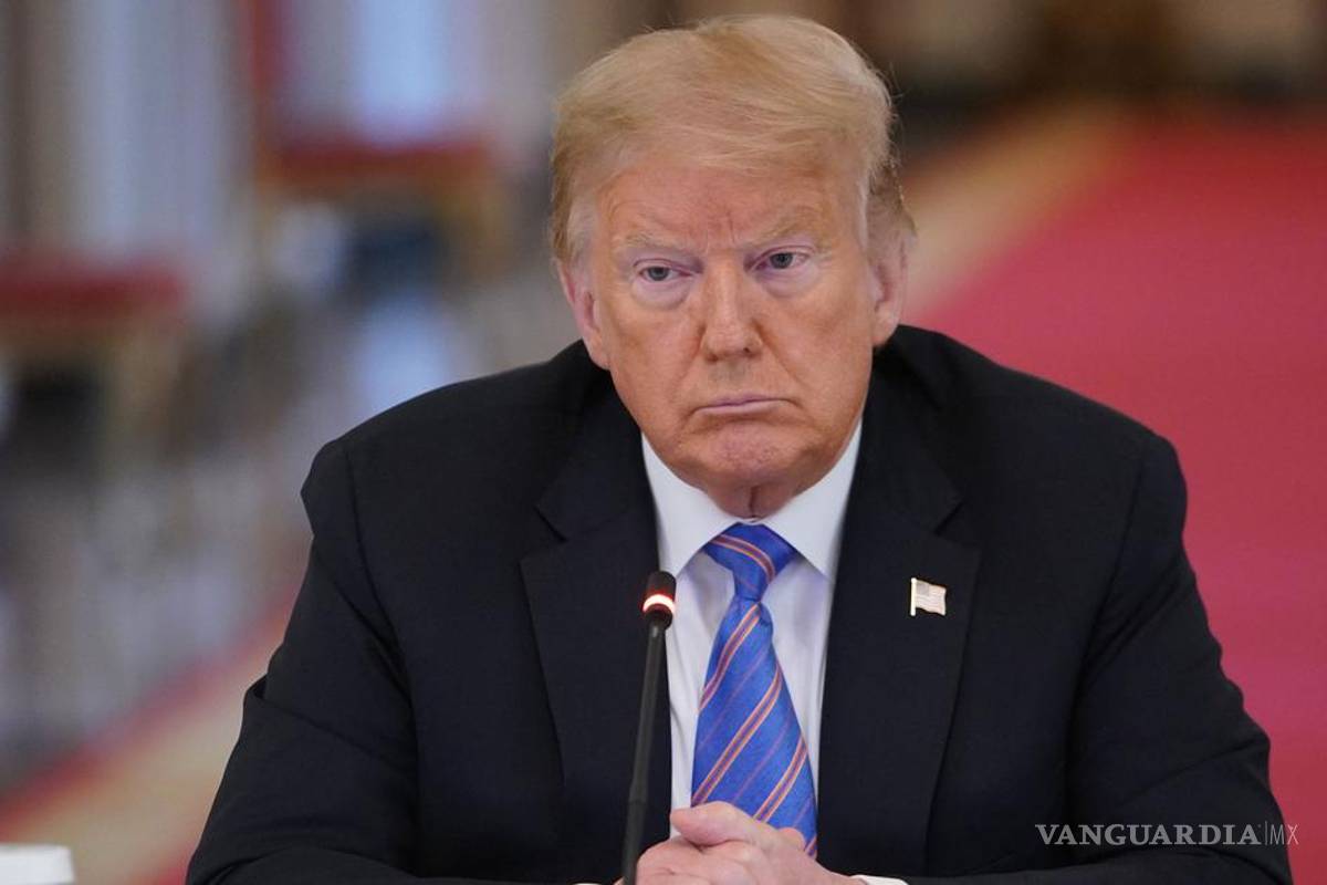 Demócratas exhiben a gobernadores que han enfrentado a Trump por COVID-19