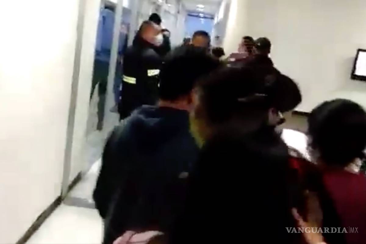 $!Así fue el caos en hospital de Ecatepec: irrumpen buscando a familiares y encuentran cadáveres en bolsas (VIDEOS)