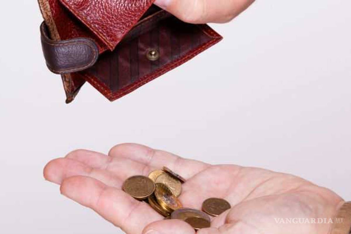 Sin comer y con salario mínimo, tardarías al menos 4 años en pagar un auto nuevo en México