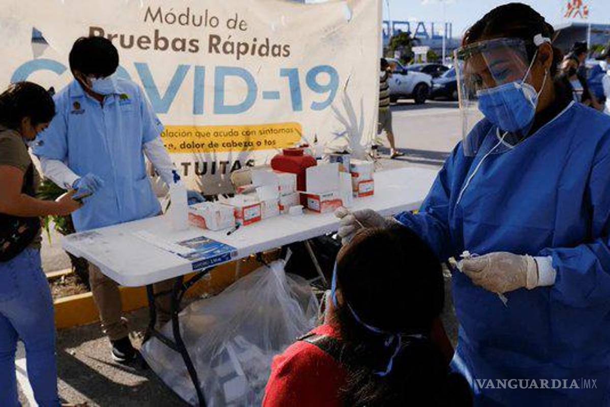 Hospitalizaciones y defunciones no son tan altos como los casos de ómicron, afirma Gatell