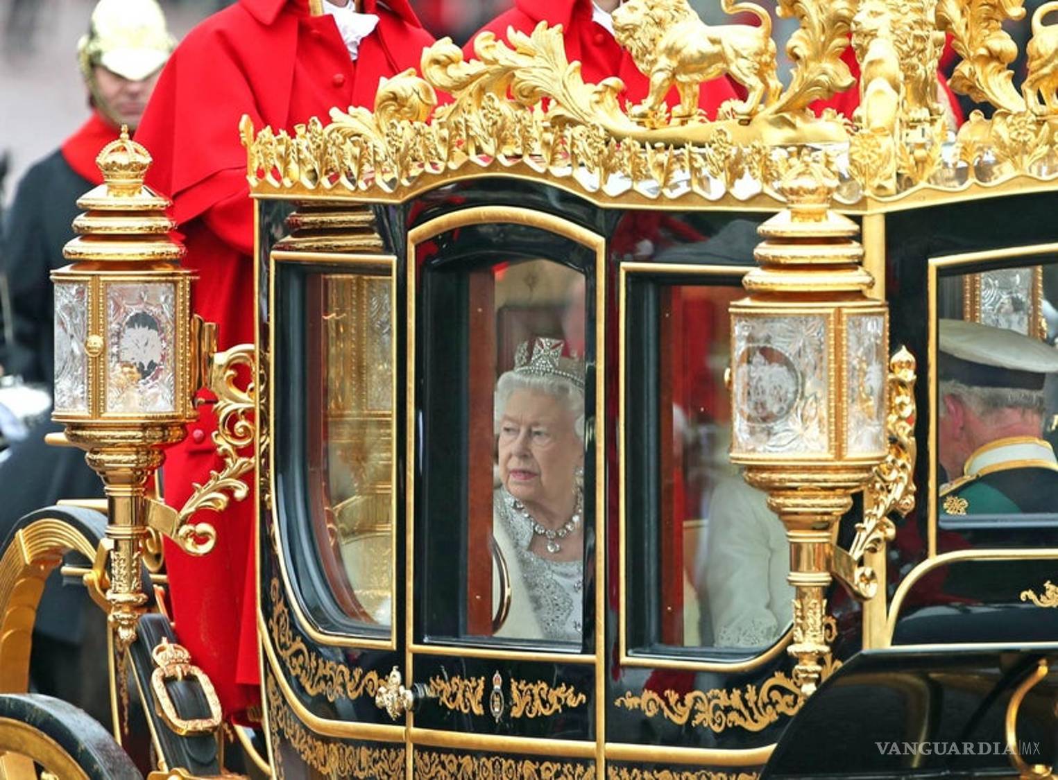 $!¡Larga vida a la Reina Isabel II! Así ha sido la vida de la monarca a través de los años