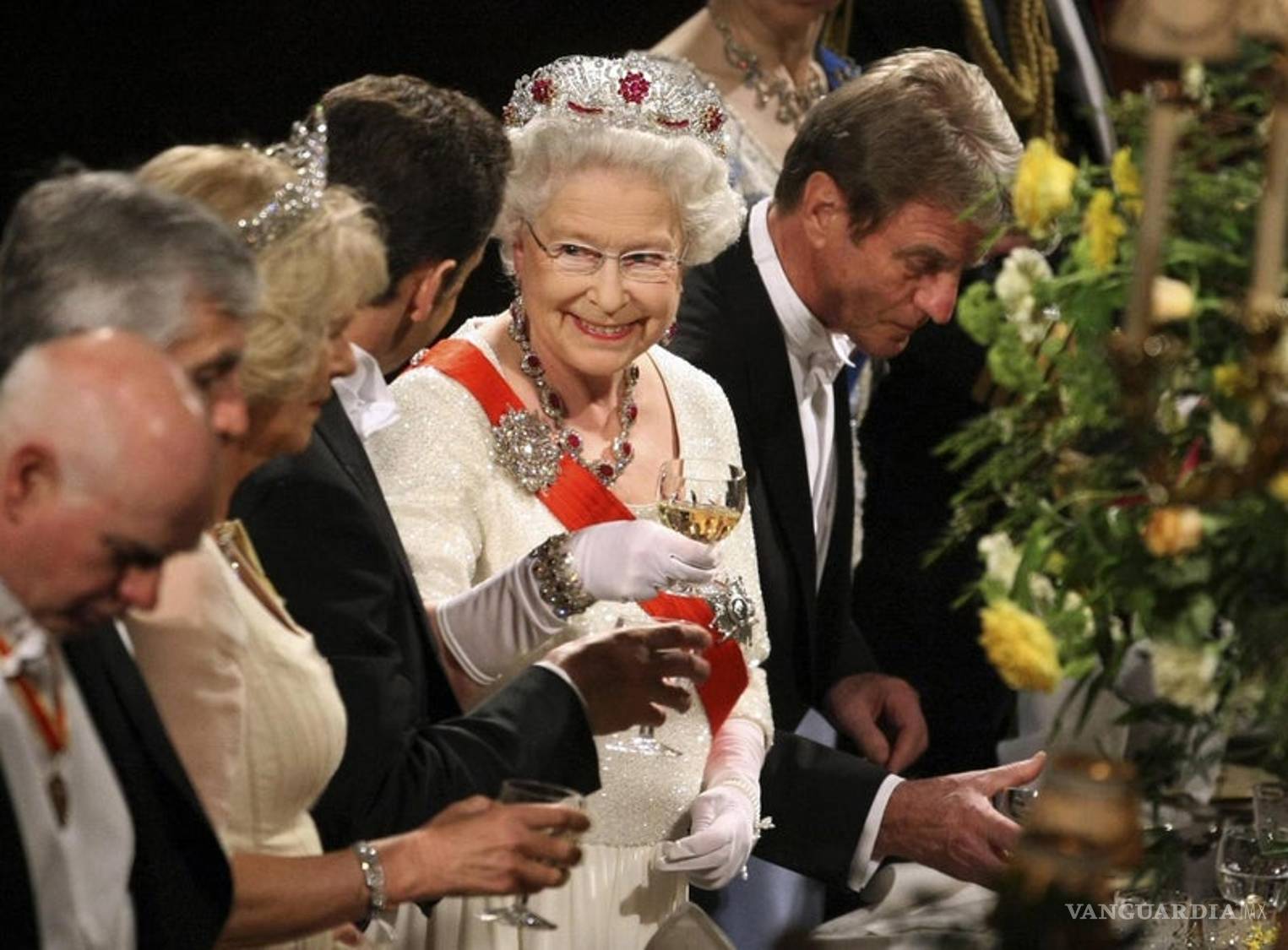 $!¡Larga vida a la Reina Isabel II! Así ha sido la vida de la monarca a través de los años