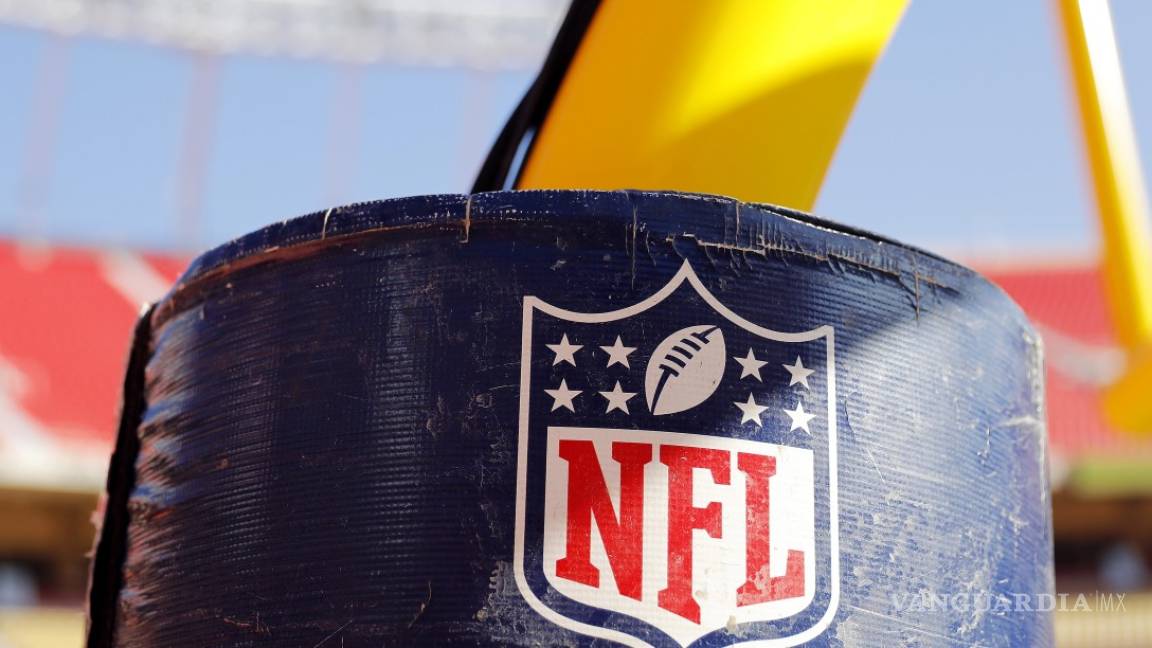 Jugador de NFL denuncia a aerolínea por acoso sexual