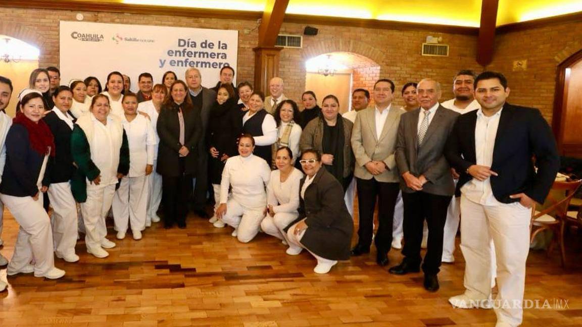 $!El Alcalde destacó la noble y humana labor realizada por estos profesionales de la salud, a quienes calificó como héroes locales.