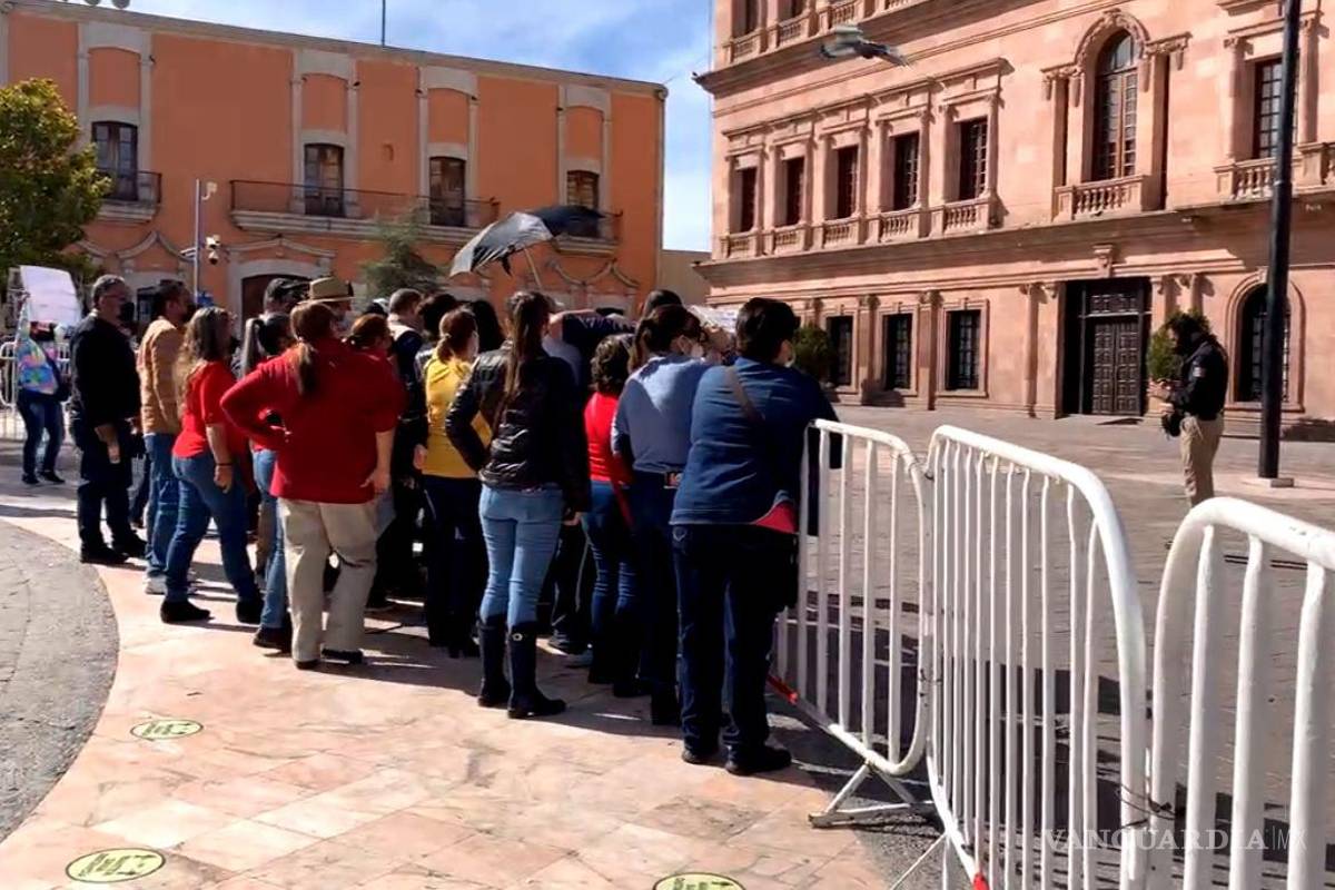 Llegan manifestantes de la UAdeC a Palacio de Gobierno: pago sería la próxima semana