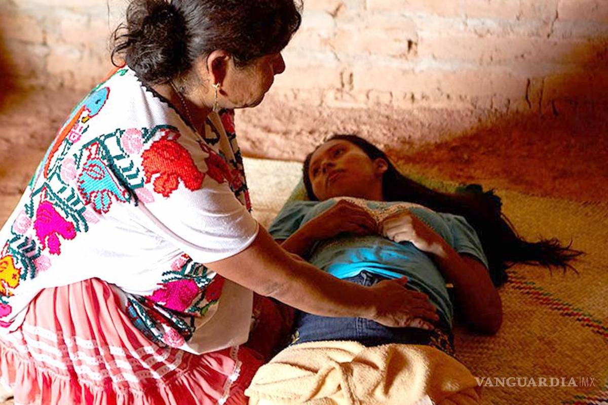 Piden frenar iniciativa de NOM para parteras tradicionales