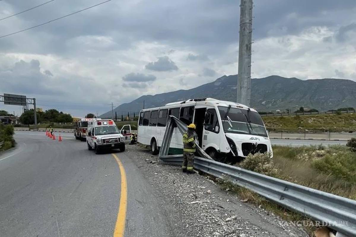 Operador de transporte de personal dormita, choca y deja 15 trabajadores lesionados en Saltillo