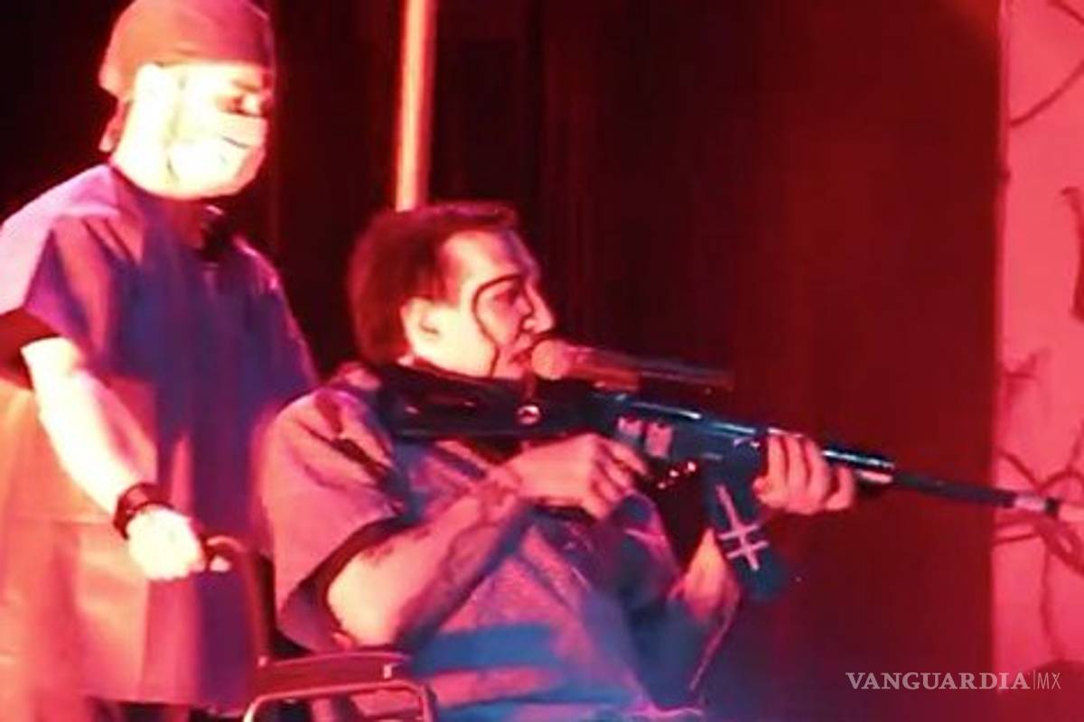 Marilyn Manson 'dispara' contra multitud en San Bernardino