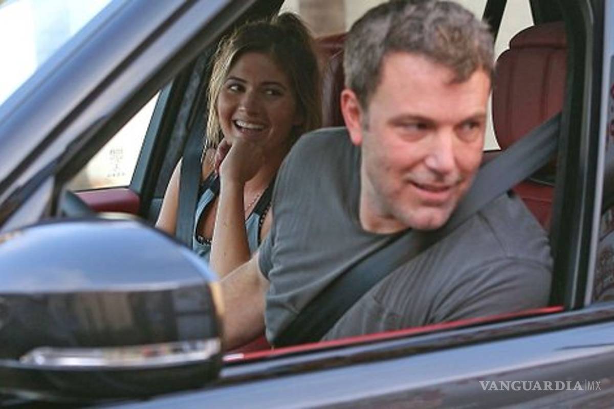 Captan a Ben Affleck con una modelo de &quot;Playboy&quot;