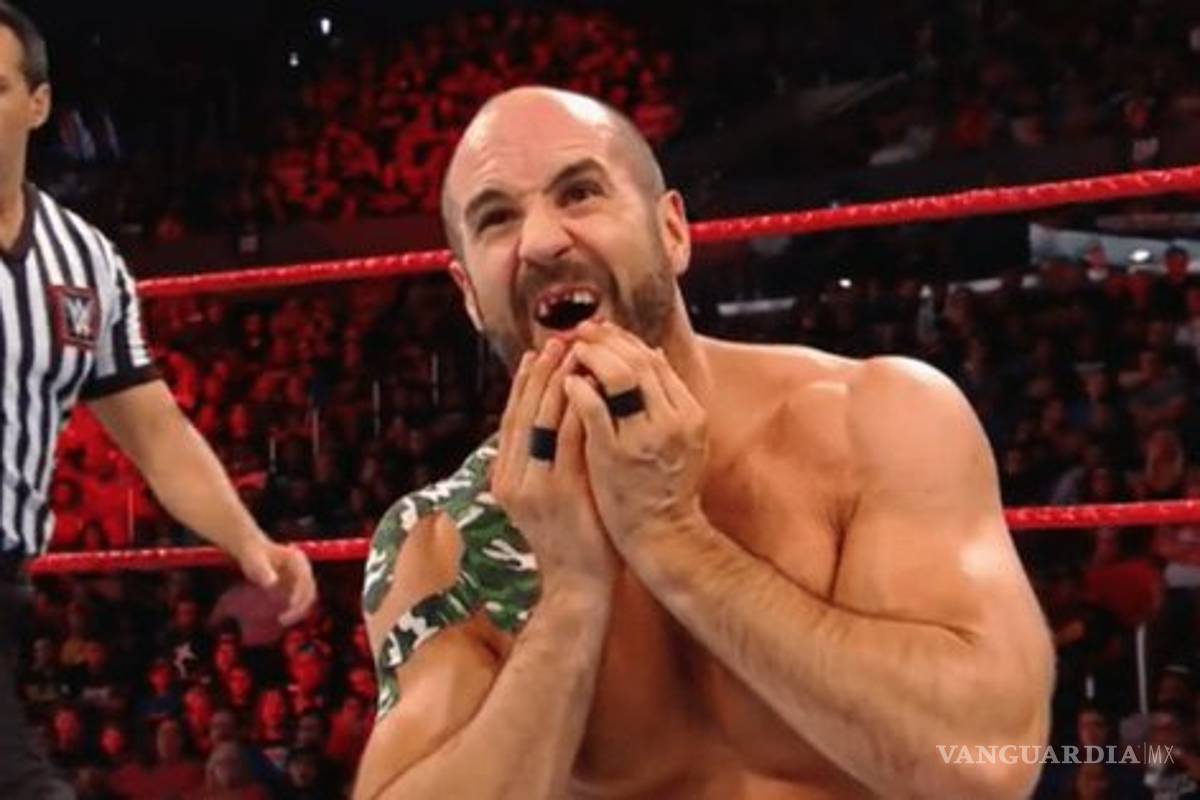 Luchador de la WWE pierde los dientes tras un golpe