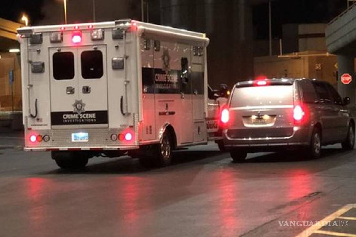 Hombre agrede a policía en aeropuerto de Las Vegas y le disparan