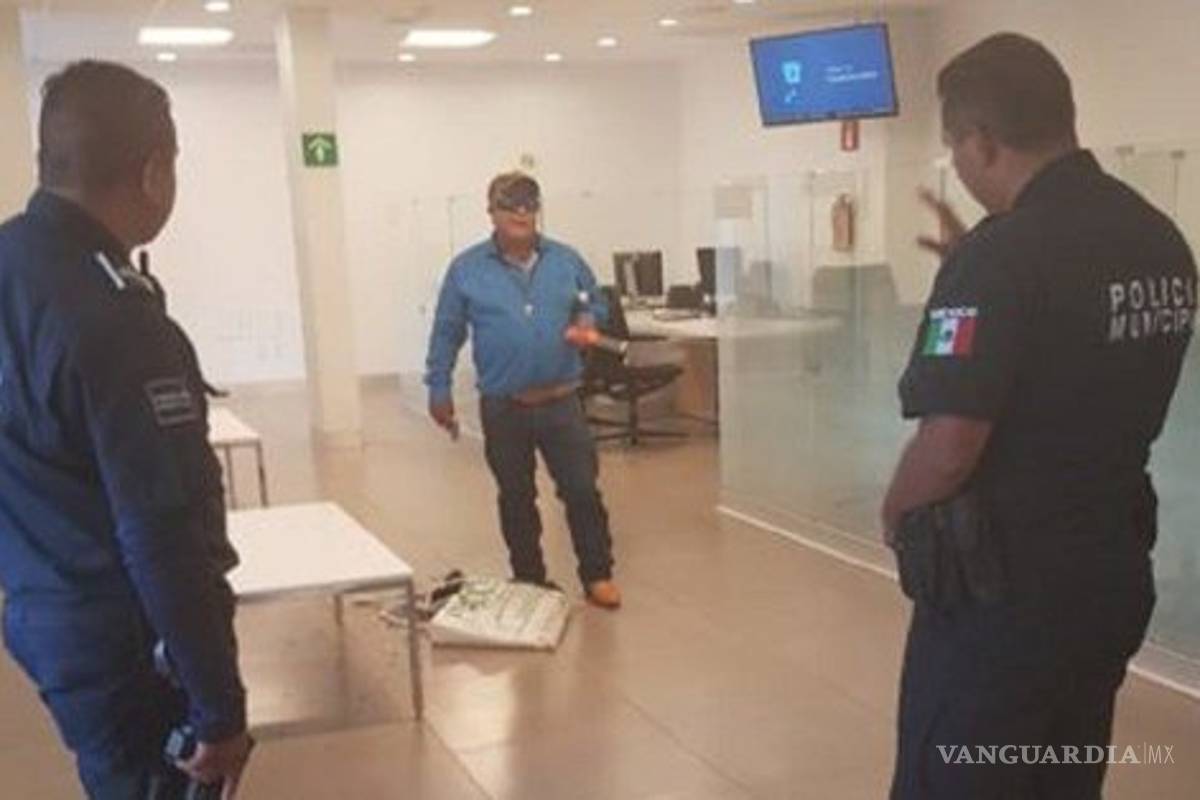 Hombre toma rehenes en banco de Hidalgo porque quería hablar con AMLO