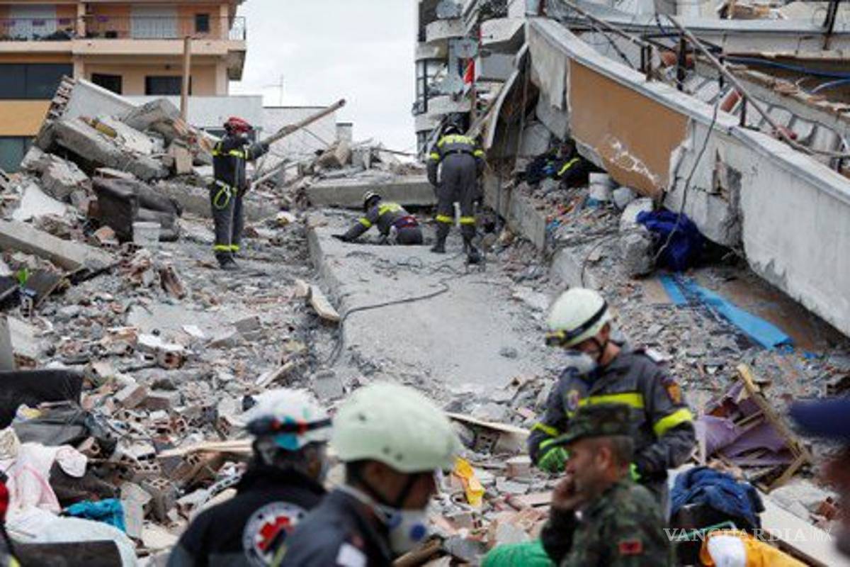Sube a 40 el número de muertos por terremoto en Albania