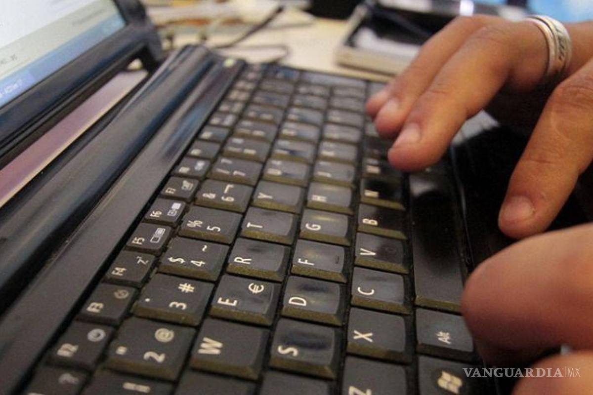 Padres de Primaria Anexa de Saltillo regalarán laptop a maestra de sus hijos