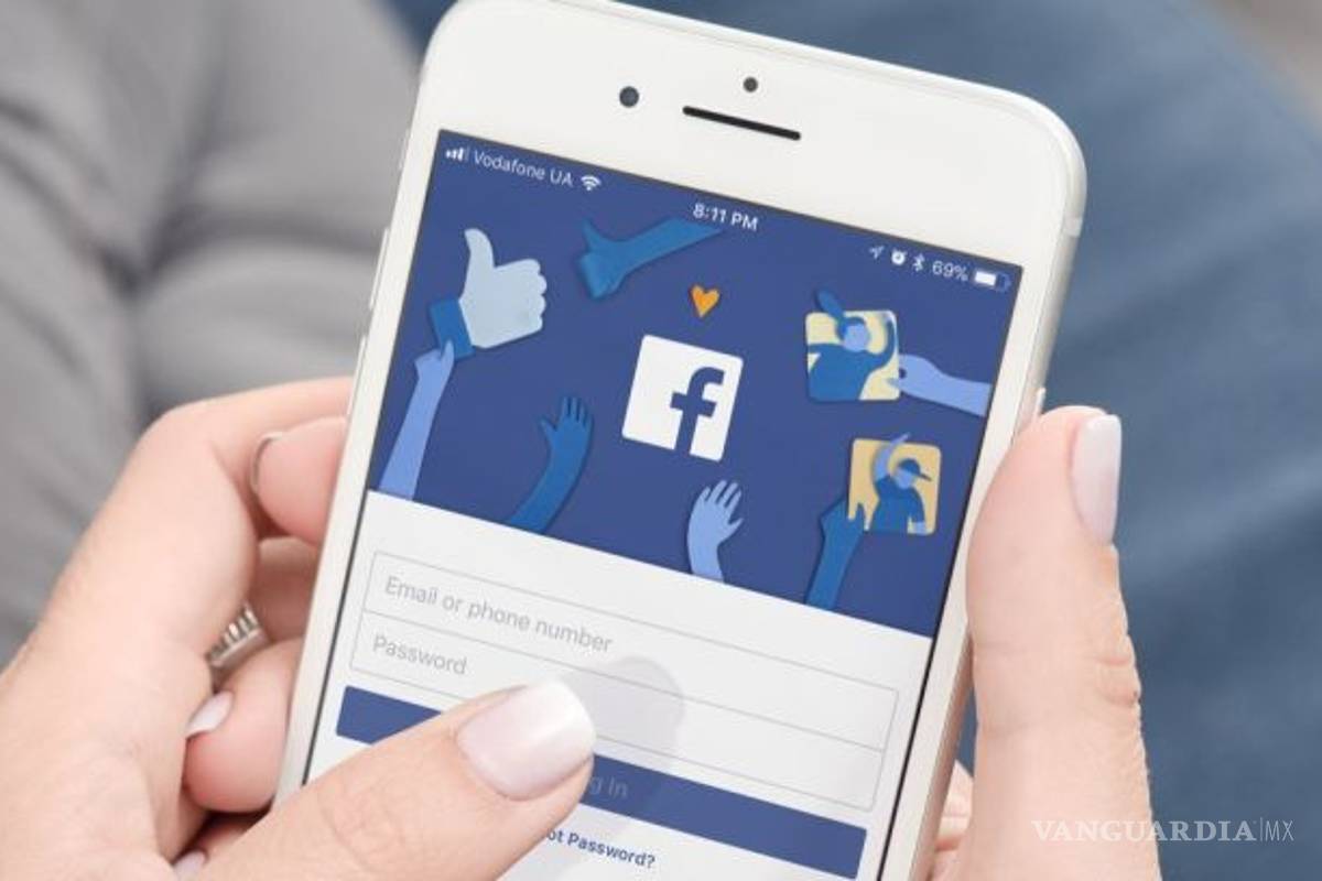 Apple aplaza la norma de privacidad que la enfrenta con Facebook