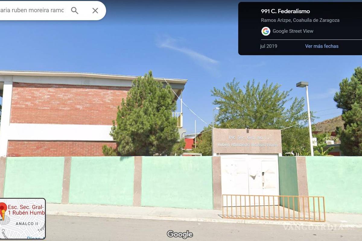 Denuncia maestra a alumno que la apuñaló en secundaria de Ramos Arizpe: peritos recaban datos en salón de clases