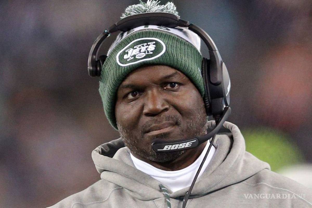 Entrenador de los Jets regresa luego de hospitalización