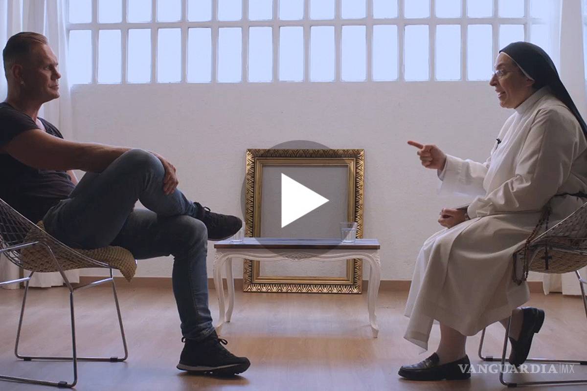 ¿De qué hablan un actor porno y una monja?