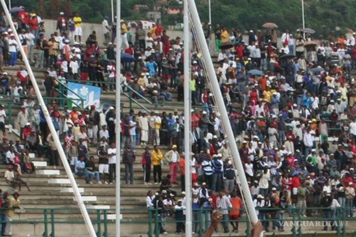 Un muerto y 37 heridos dejó avalancha humana en África