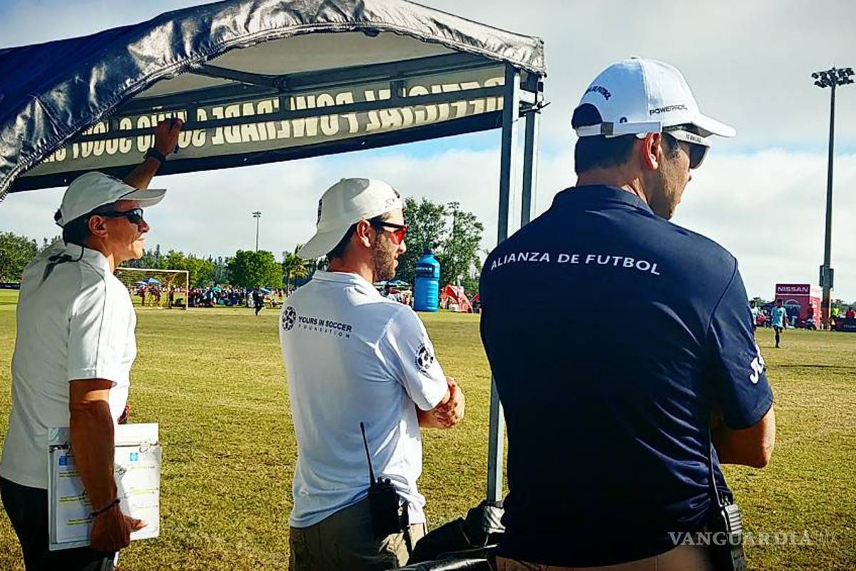 Ayuda a jóvenes hispanos en EU con su gran pasión por el futbol