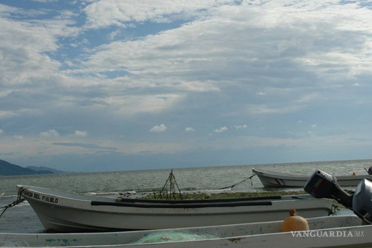 Mueren 3 al volcar lancha en Santa María del Mar, Oaxaca