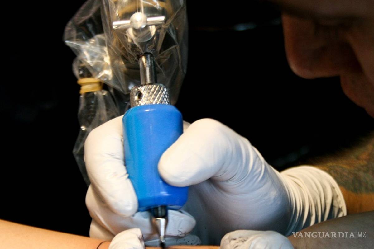 Suprema Corte niega amparo a hombre que fue despedido por no cubrirse tatuaje