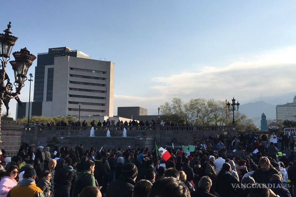 Repiten manifestación pacífica en Monterrey