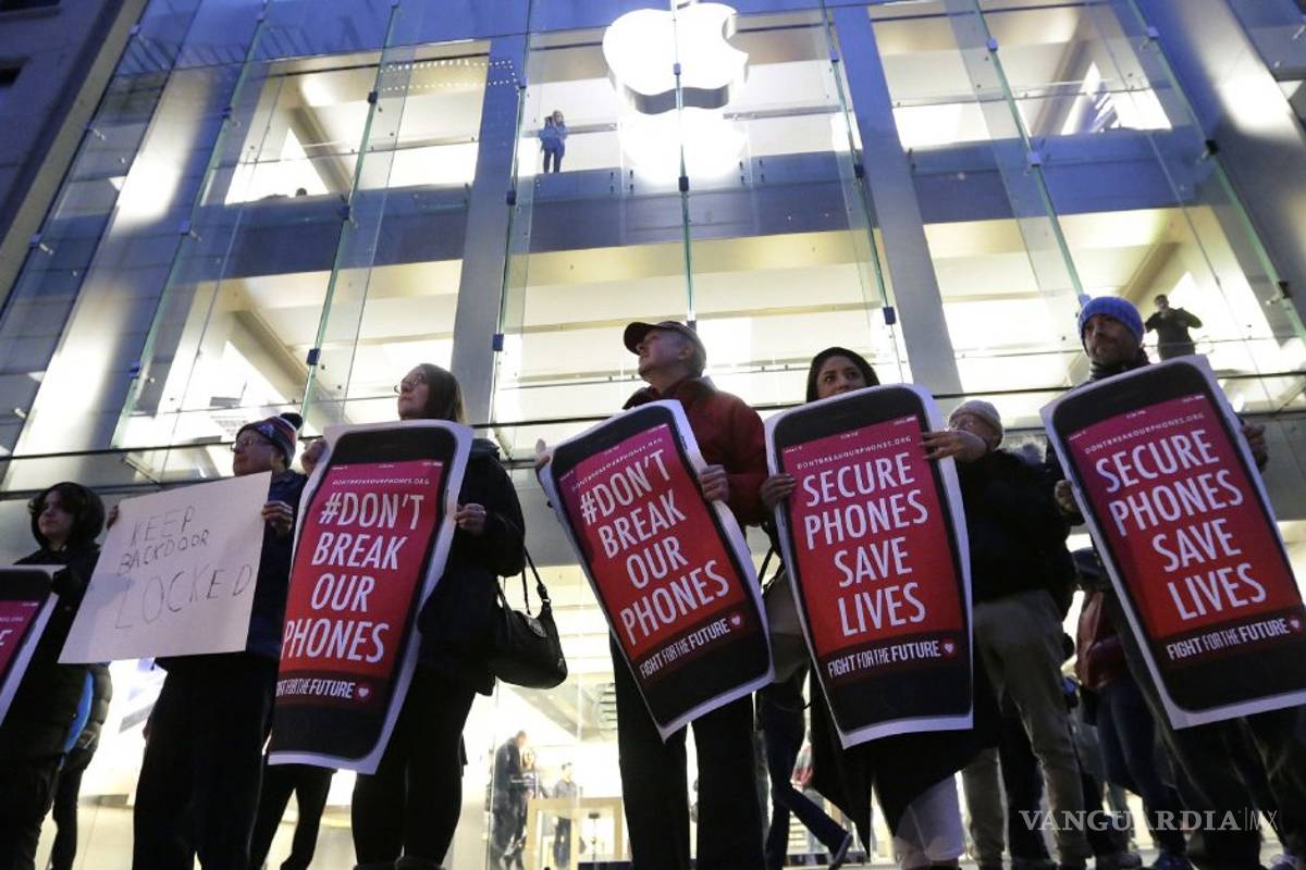 Medios de EU demandan al FBI