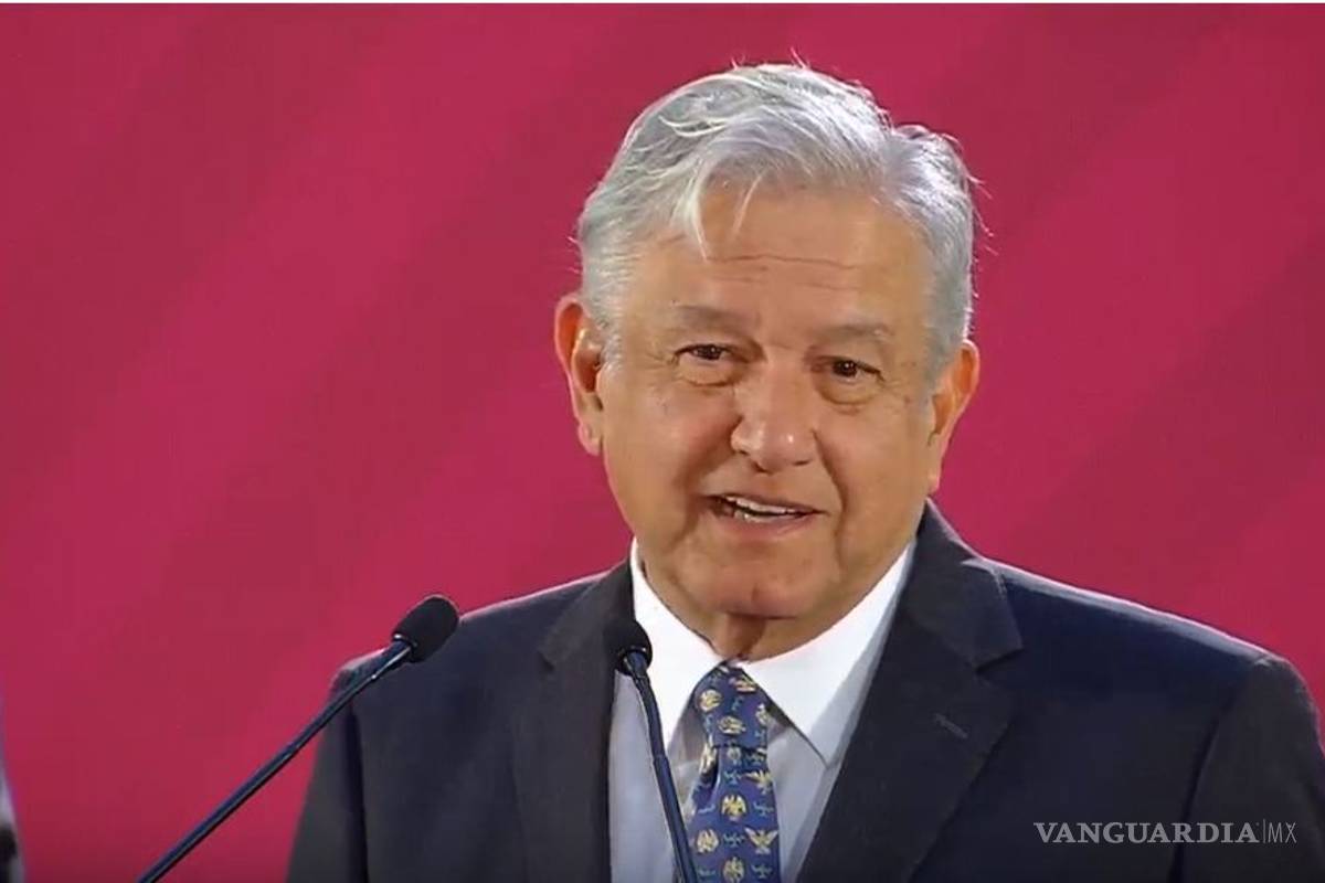 AMLO firma iniciativa para cancelar la reforma educativa