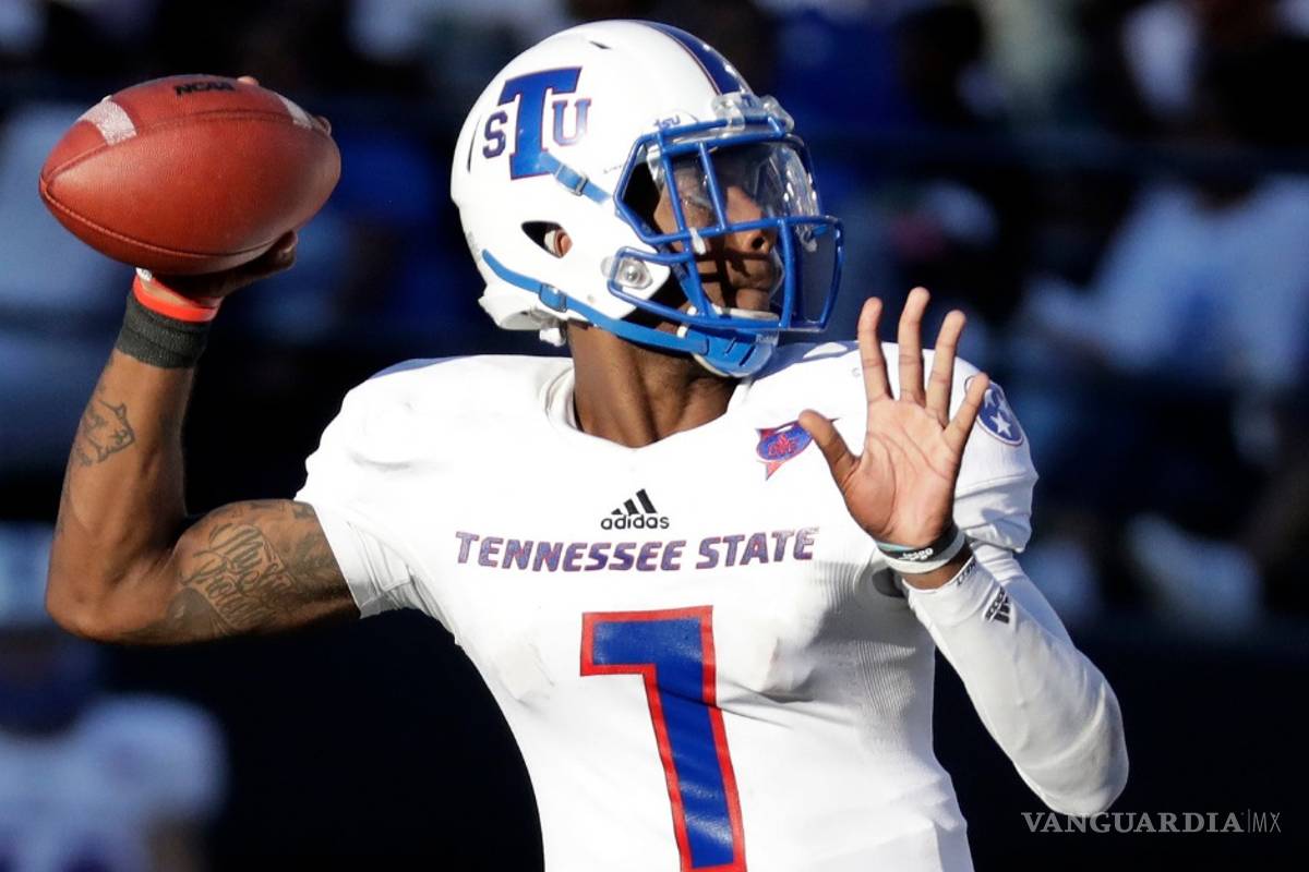 Quarterback universitario acusado de violación y agresión sexual