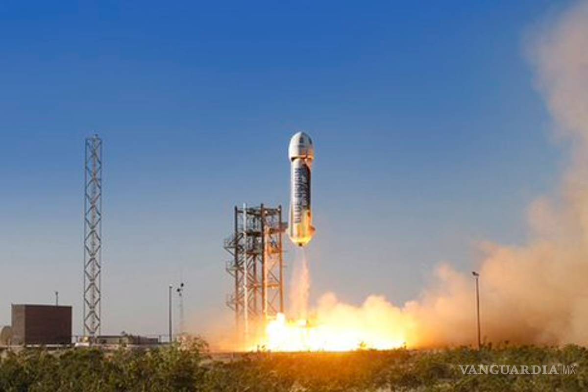 Blue Origin realiza prueba exitosa de lanzamiento y aterrizaje