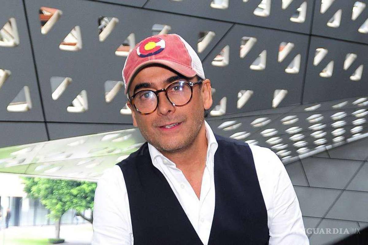 Adal Ramones da positivo a COVID-19 en Madrid; ‘está cañón esto del contagio’, advierte