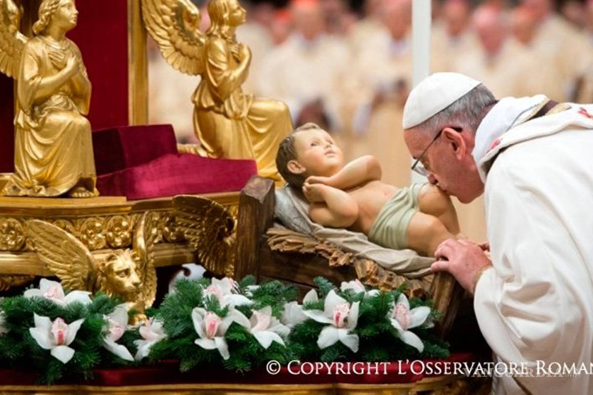 Francisco oficia misa de Navidad tras un año pidiendo paz