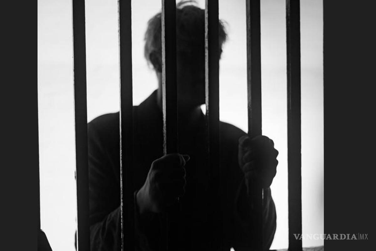 Adicto ingresa a domicilio al oriente de Saltillo; propietarios lo descubren y golpean