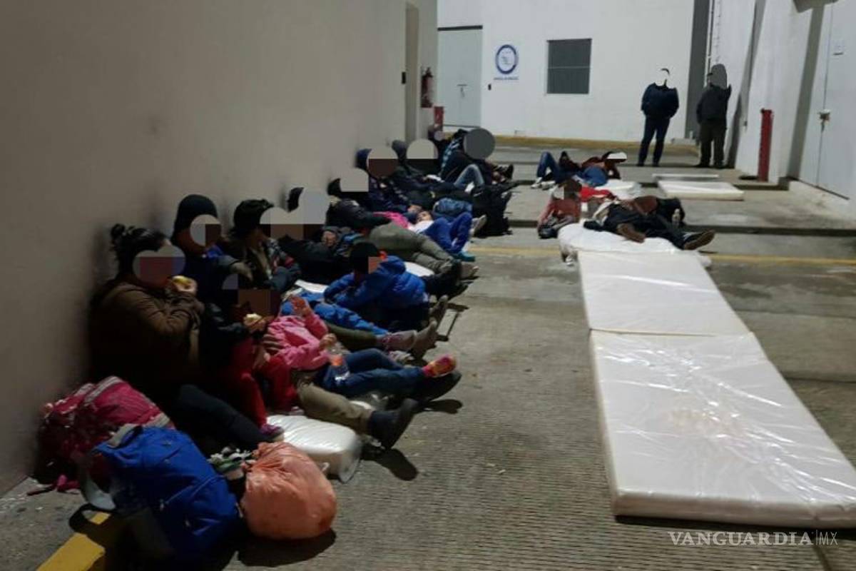 Rescatan a 138 migrantes en Tabasco; viajaban en caja de tráiler