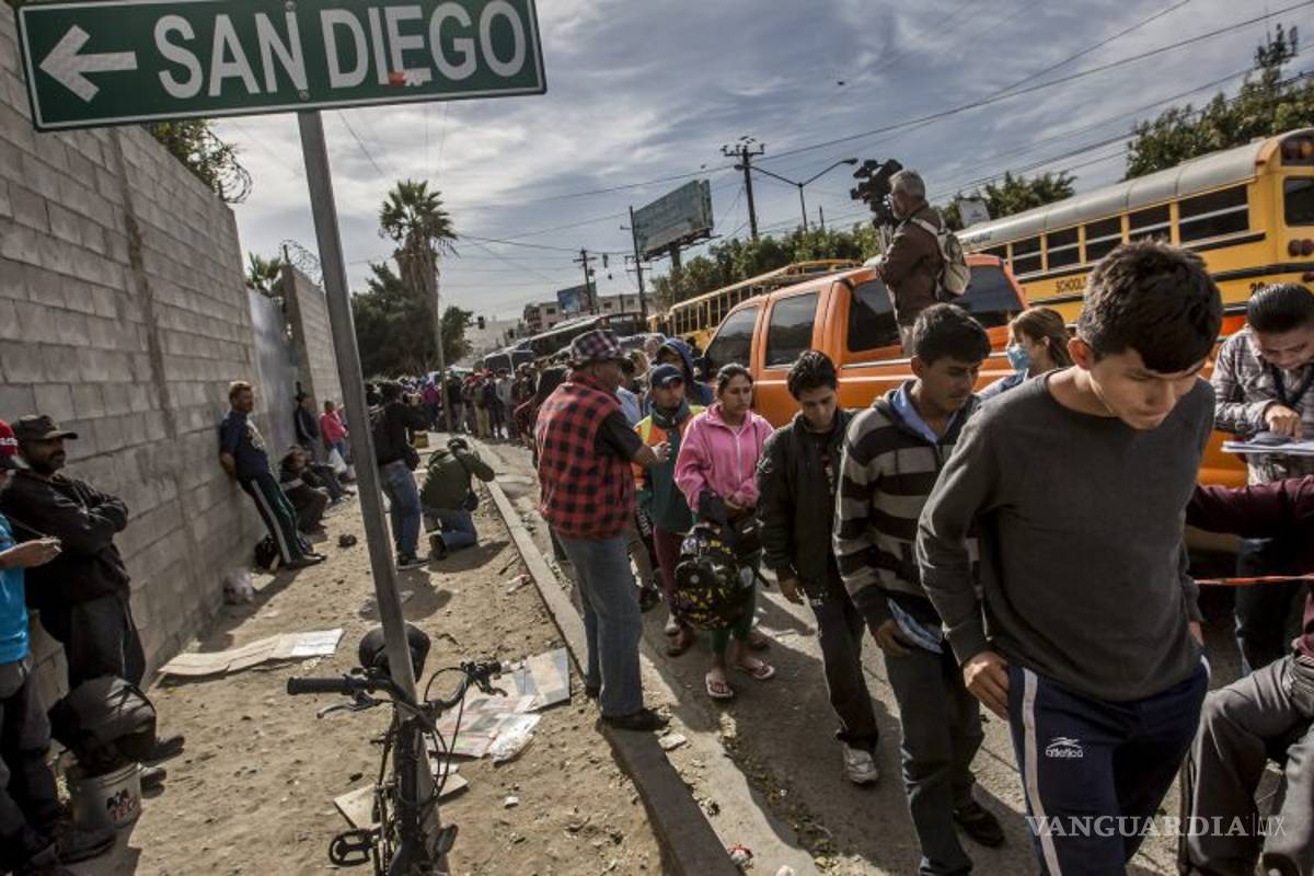 Ya son más de 2 mil migrantes en Tijuana, y siguen llegando más