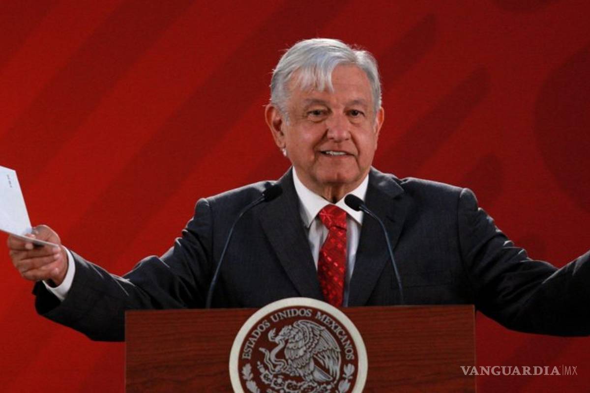 AMLO se desmarca de iniciativa de Morena para revocar licencia a las calificadoras