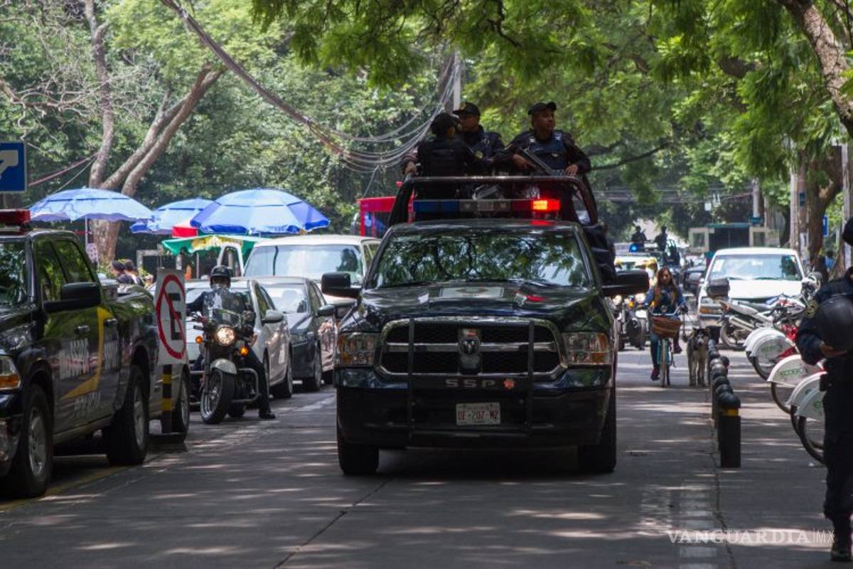 Un presunto delincuente detenido y otro muerto tras balacera en el Parque México de la Condesa