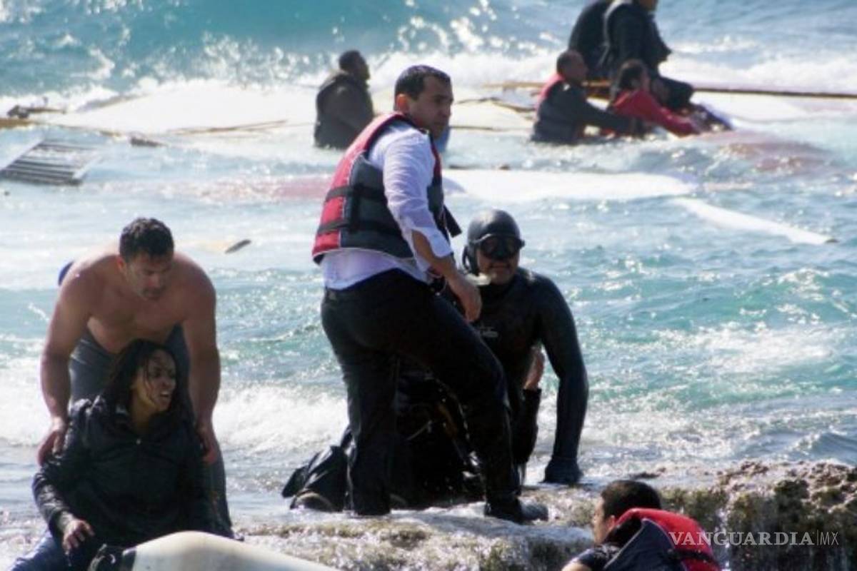 Guardacostas libios rescatan a cien inmigrantes a la deriva en Mediterráneo