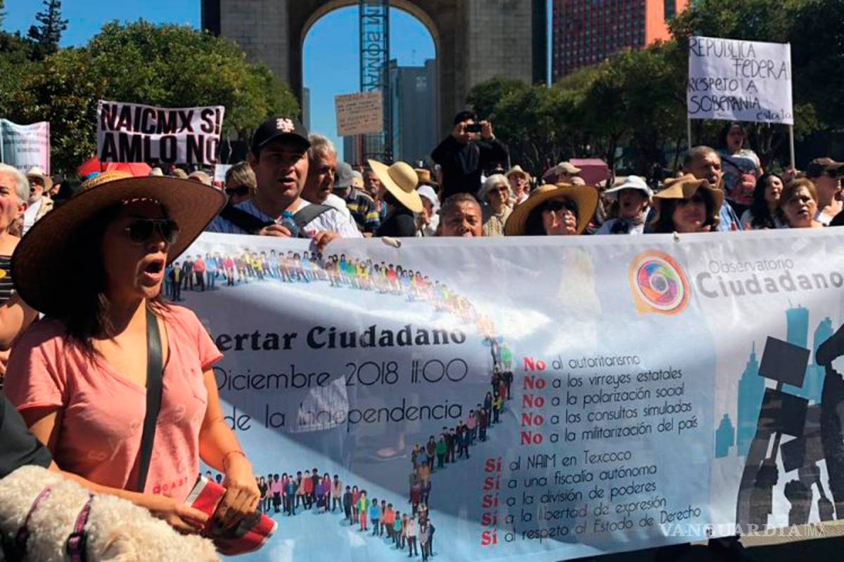 $!Arranca gobierno de AMLO con marchas contra consultas, superdelegados y cancelación del NAIM