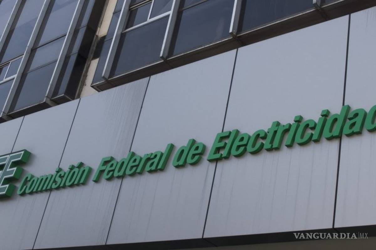 Sube CFE hasta 800% las tarifas de uso de red eléctrica a empresas límpias