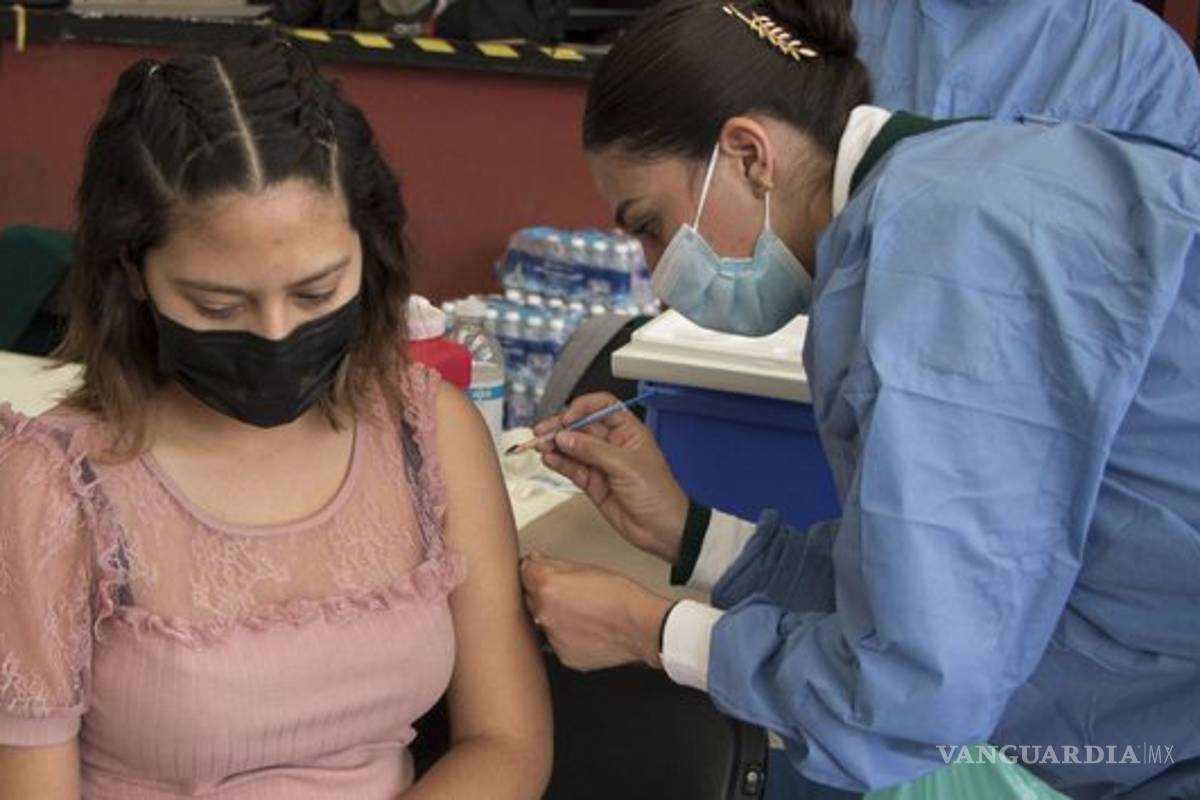 No se ha abierto la vacunación a adolescentes embarazadas: Gatell