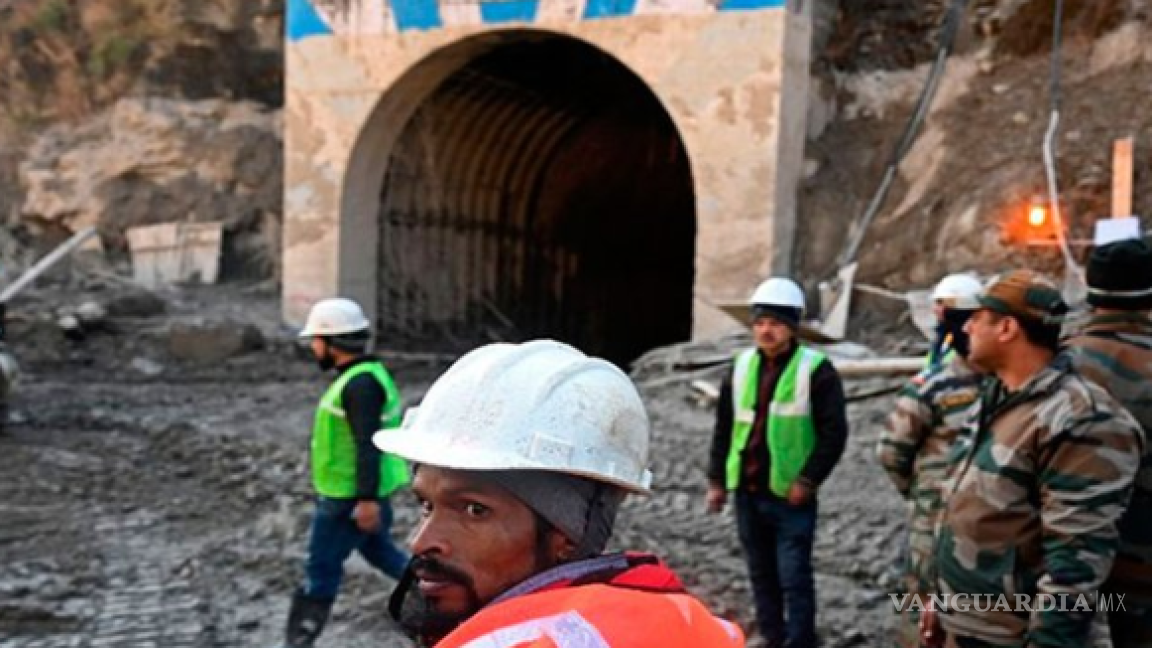 Se derrumbó un túnel al norte de la India: reportan personas atrapadas