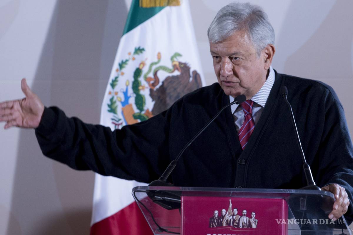 Acusa AMLO a medios de generar psicosis por retraso en gasolinas
