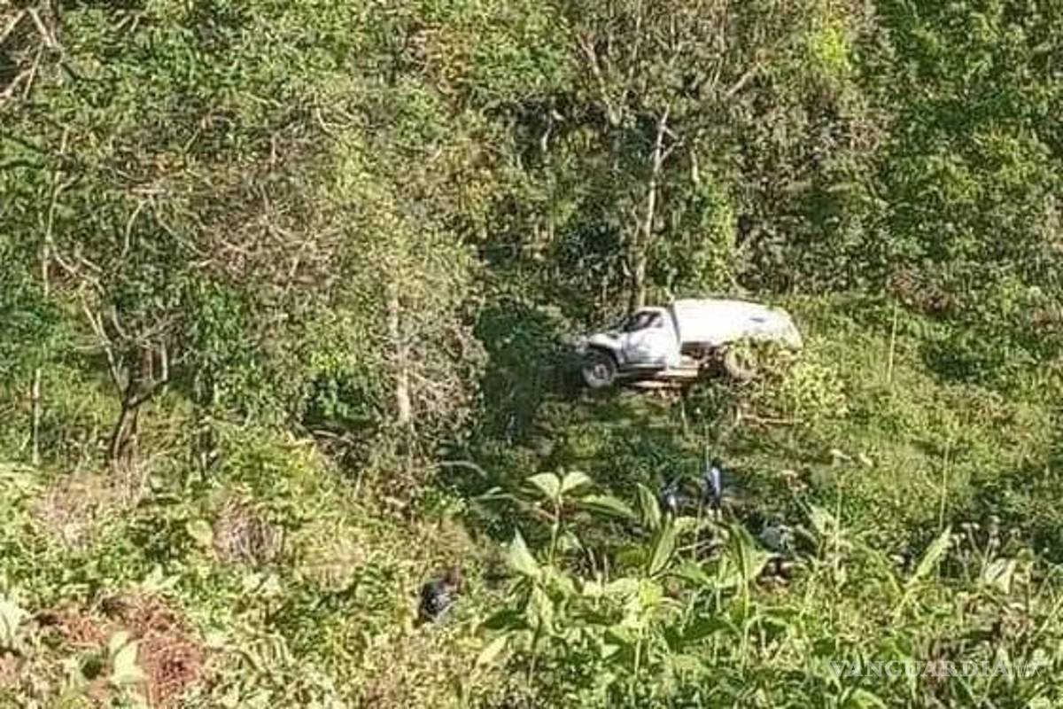 En Chiapas cae camión con votantes en un barranco