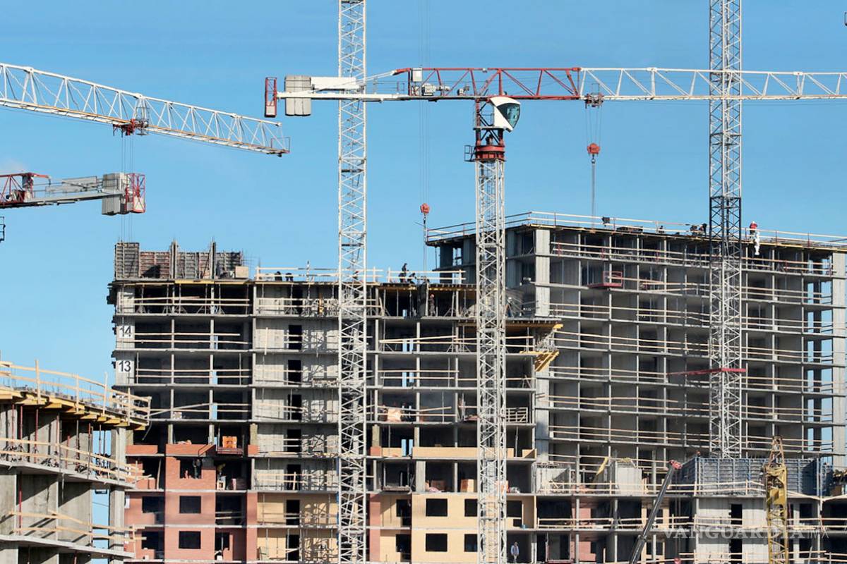 Industria acumula caída 17 meses consecutivos a tasa anual