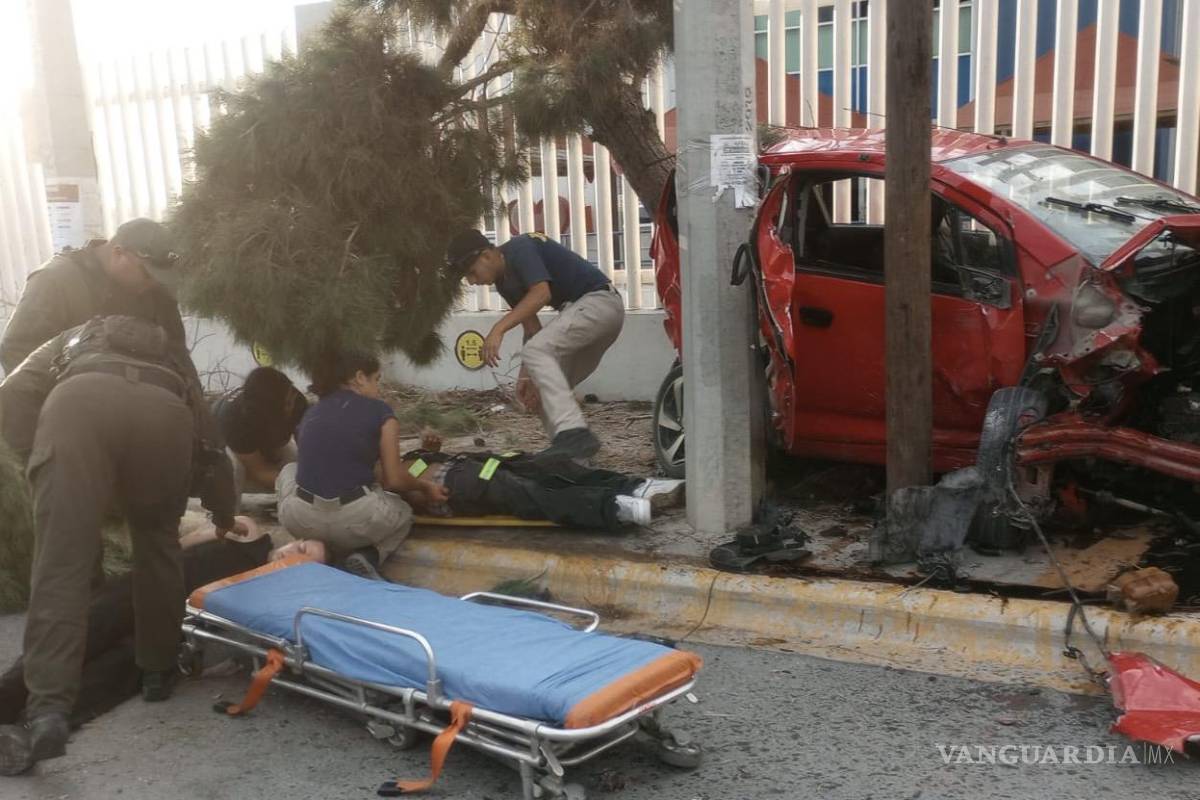 Graves dos jóvenes tras fuerte accidente, en Arteaga